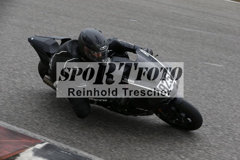 /13 22.04.2024 Plüss Moto Sport ADR/Freies Fahren/925